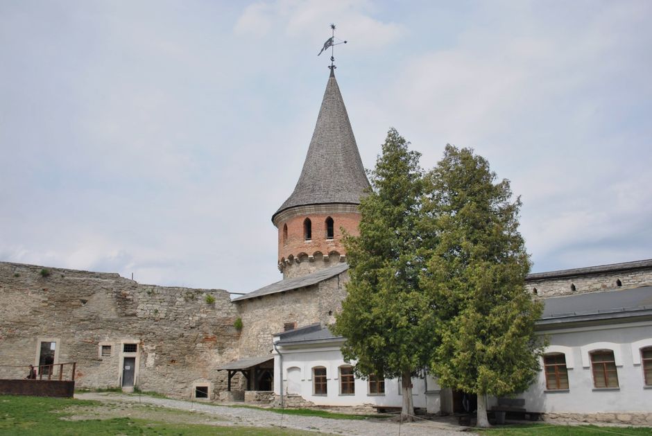 Олесько і Олеський замок: як дістатись і що там подивитись — фото