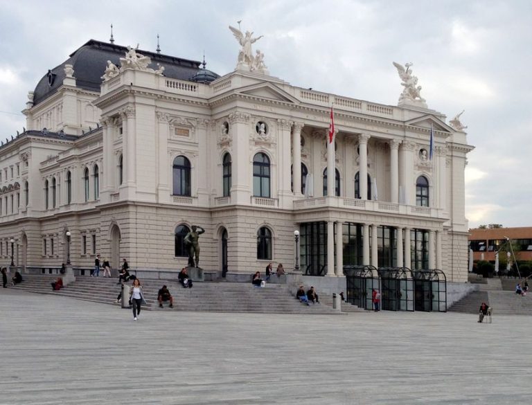 Оперний театр Львова: як потрапити на екскурсію — Екскурсія до Оперного театру Львова: що треба знати