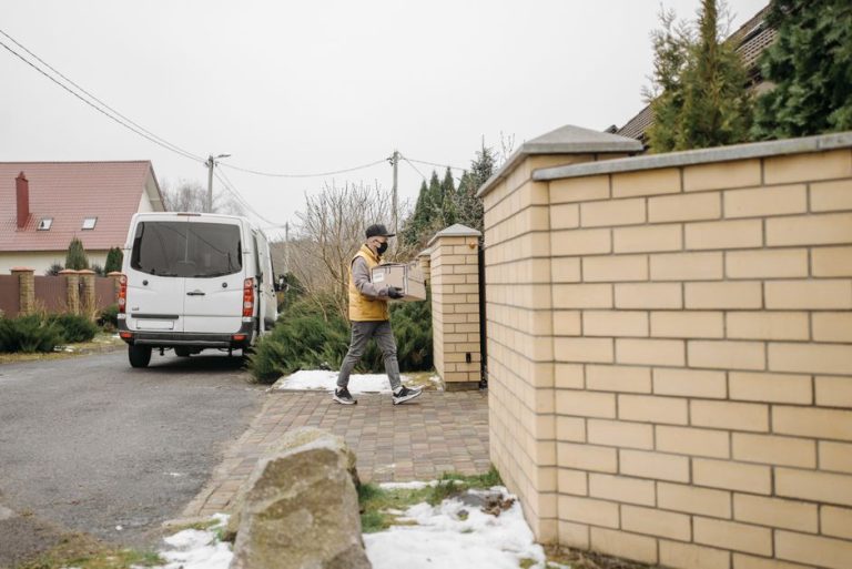 Служби доставки посилок у Львові: порівняння варіантів — Служби доставки посилок у Львові: як обрати